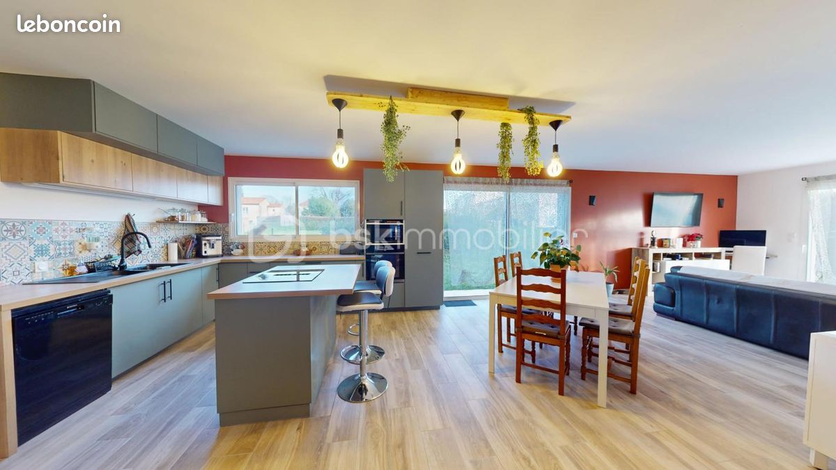 Maison 7 pièces 152 m² · à Saint-Martial-de-Vitaterne · 152 m² · 358 000 €