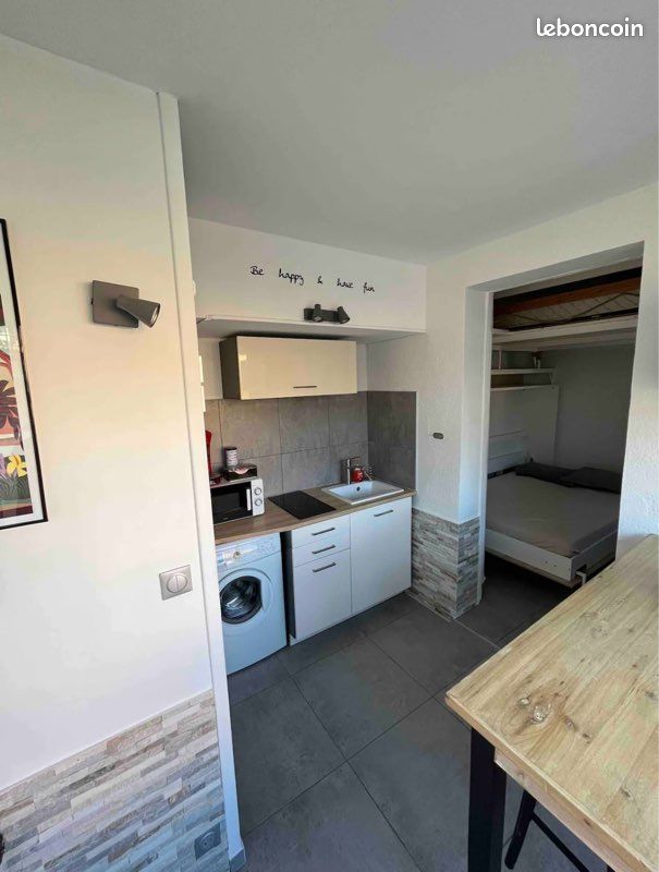 Appartement 1 pièce 20 m² · à Saint-Cyr-sur-Mer · 20 m² · 650 €