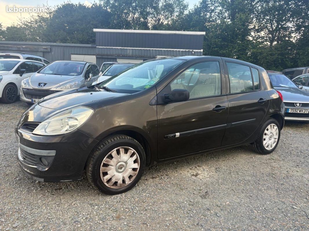 RENAULT CLIO III 1.5dci 5 Portes 68 cv (image 1)
