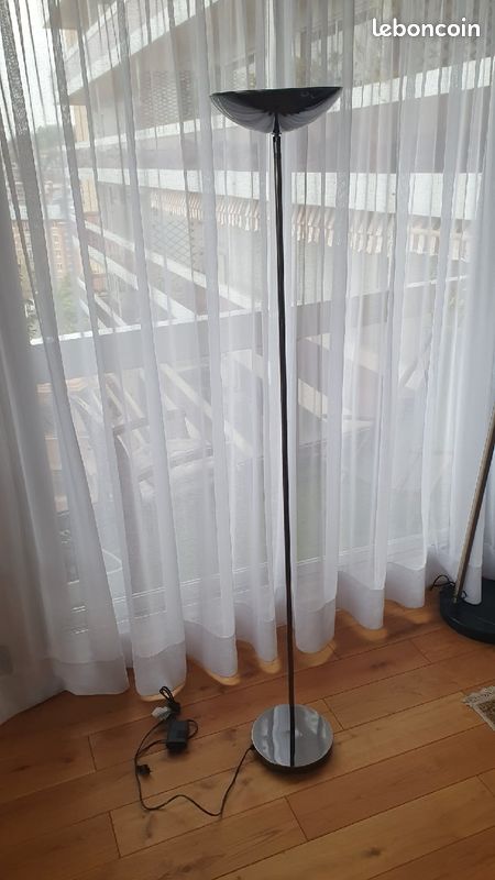 Lampadaire chromé (image 1)