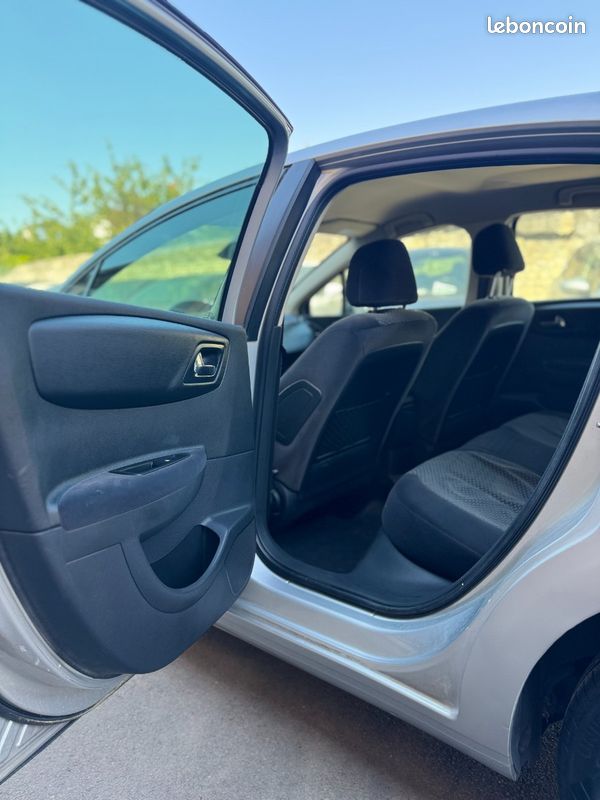 Citroën C4 1.6 HDi 109CH AMBIANCE (image 9)
