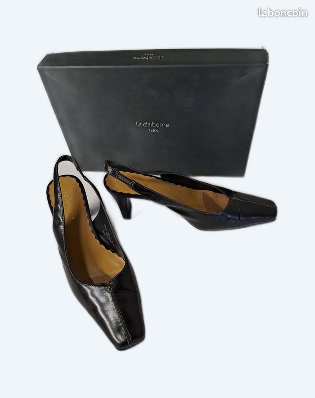 Chaussures Plates Liz Claiborne Noires Avec Bijoux - Taille 8.5 US (38 EU) - Neuves En Boîte - Cuir Verni