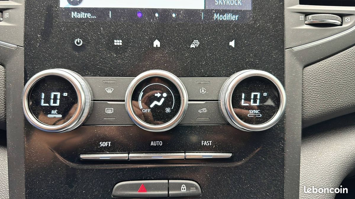 Renault megane iv berline blue dci 115 evolution (image 24)