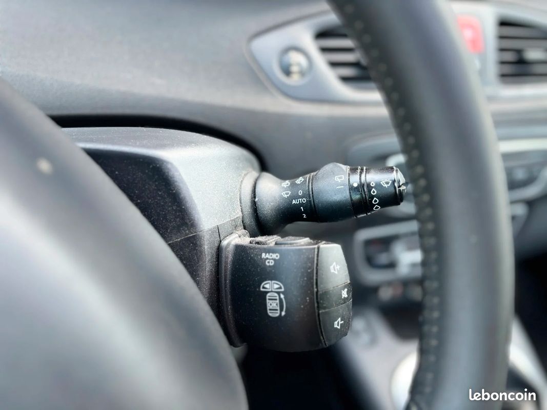 RENAULT SCENIC III dCi 130 FAP Energy eco2 15th - 4 PNEUS NEUFS - MOTEUR À CHAINE - TOIT OUVRANT (image 19)
