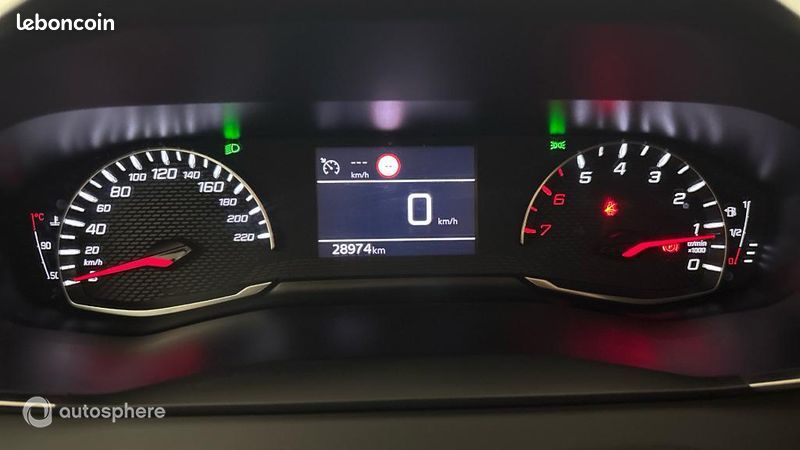 Peugeot 208 1.2 PureTech 100ch S&S Style (image 10)