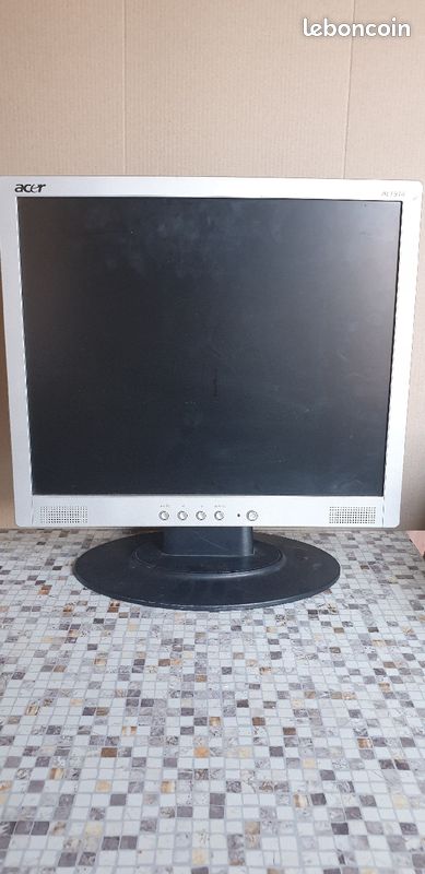 Écrans de PC à vendre (6 écrans, + 3 pieds) (image 1)