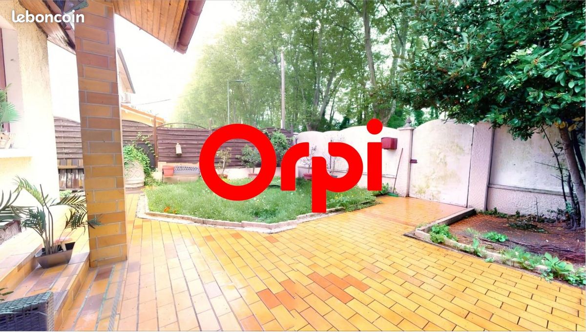 Maison 6 pièces 101 m² · à Vaulx-en-Velin · 101 m² · 250 000 €