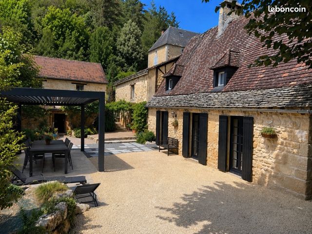 Maison 8 pièces 220 m² · à Saint-Cybranet · 220 m² · 489 000 €