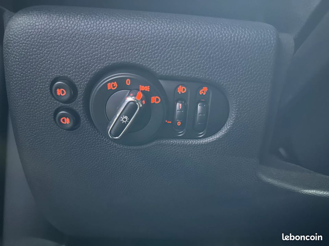Mini Business 1.5 D 116ch - 2018 - Boîte auto-Climatisation (image 20)