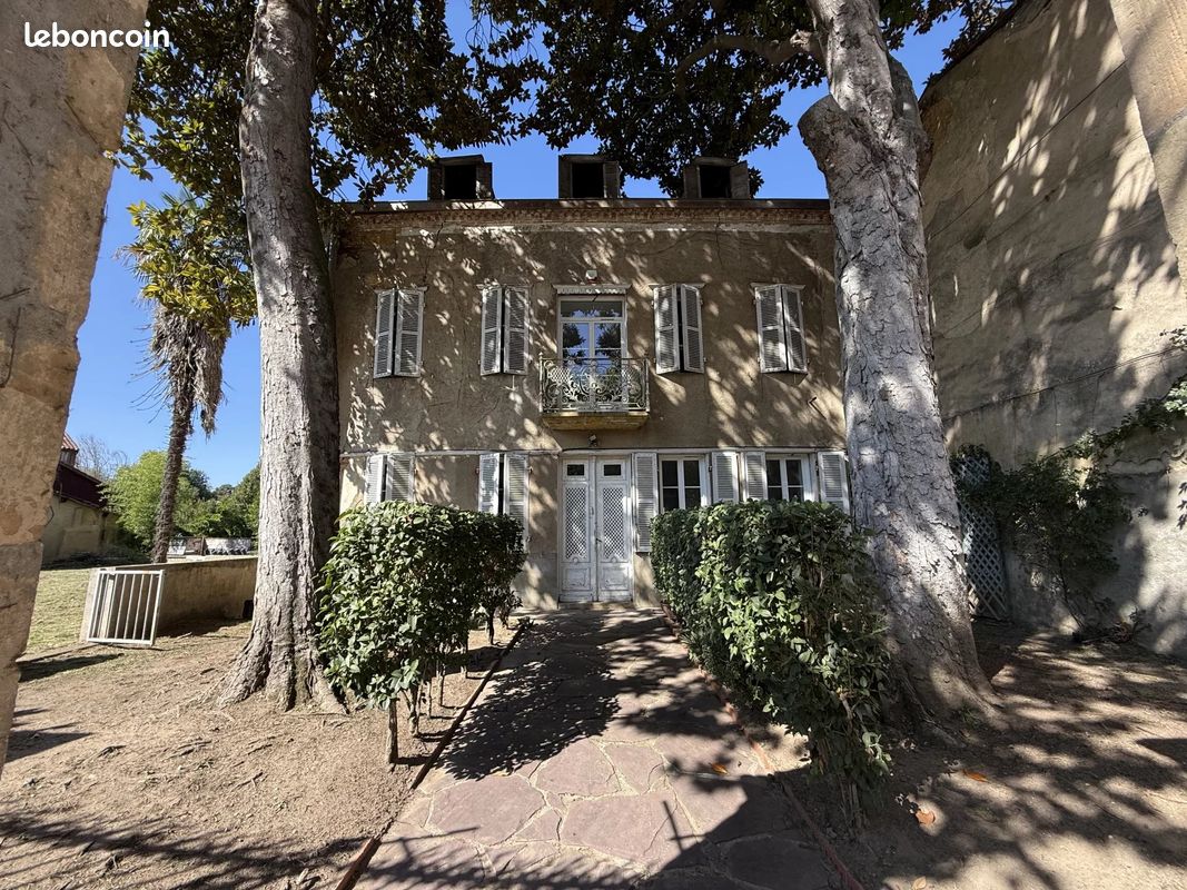 Maison 7 pièces 269 m² · à Nogaro · 269 m² · 240 000 €