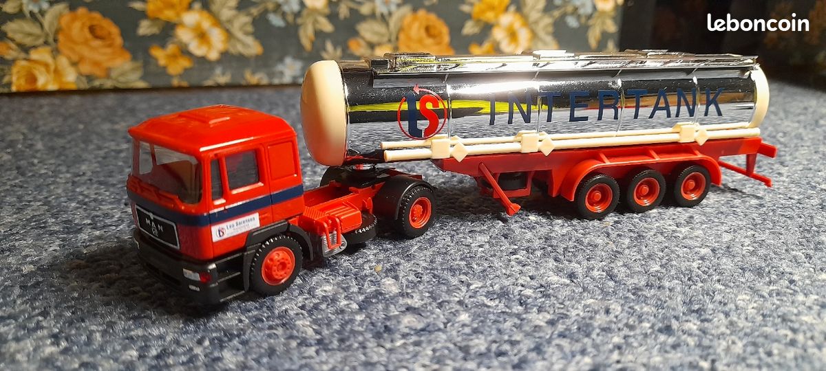 CIJ 1/86 Camion-Citerne Panhard Movic 1948 – MICROMINIATURES – Rouge – Zamak – Occasion