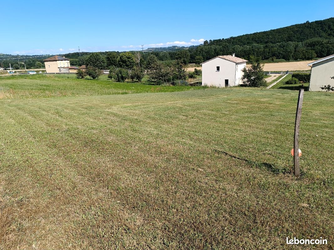 Terrain constructible viabilisé · à Saint-Jean-de-Galaure · 100 000 €