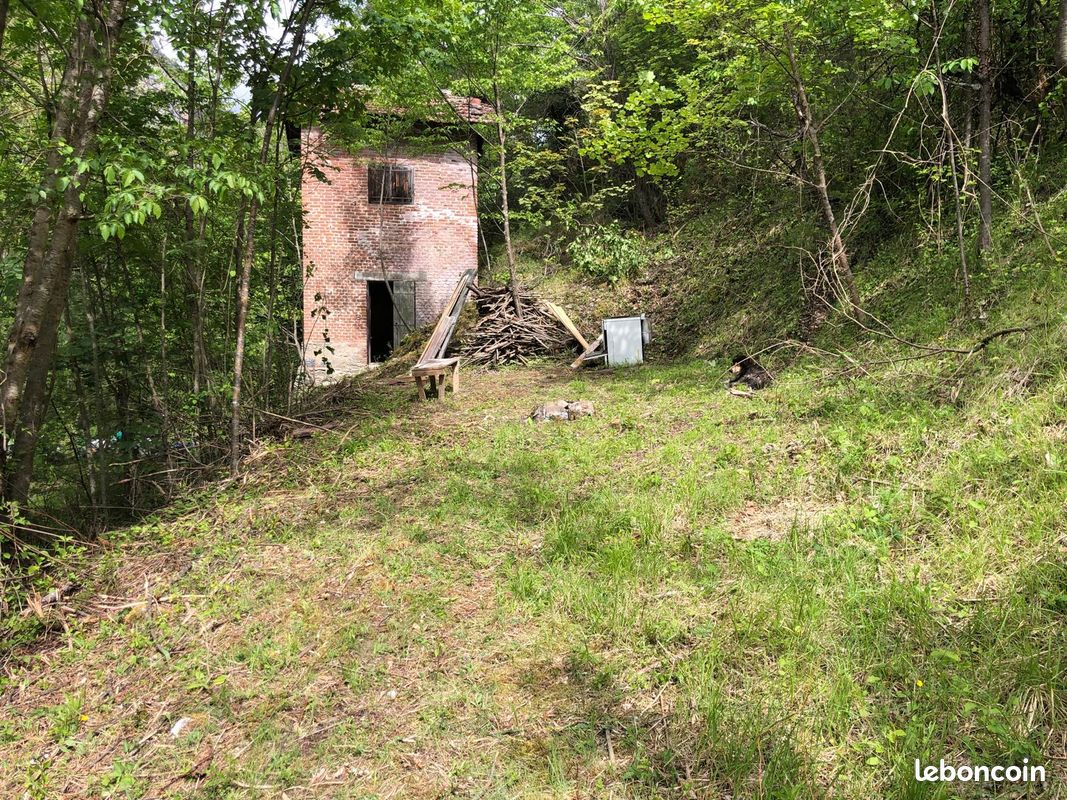 Terrain avec source et petite construction à rénover · à La Brigue · 30 000 €