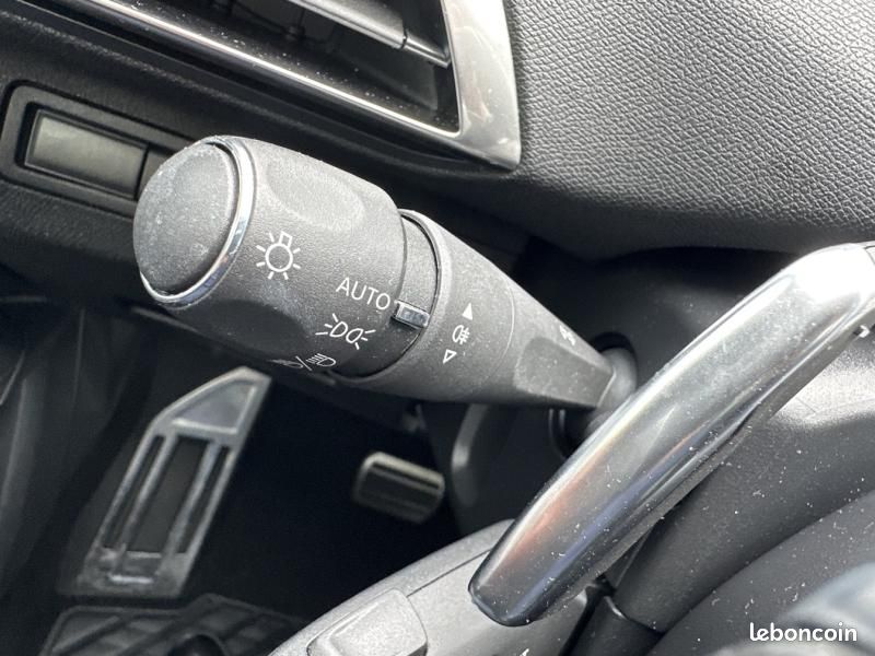 Peugeot 3008 1.5 BlueHDi 130ch S&S GT EAT8 (image 35)