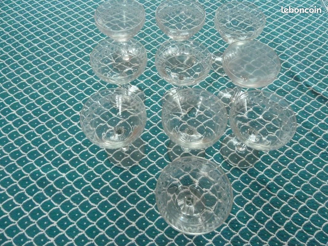 LOT de 10 coupes à champagne anciennes / Verre à pied (image 1)