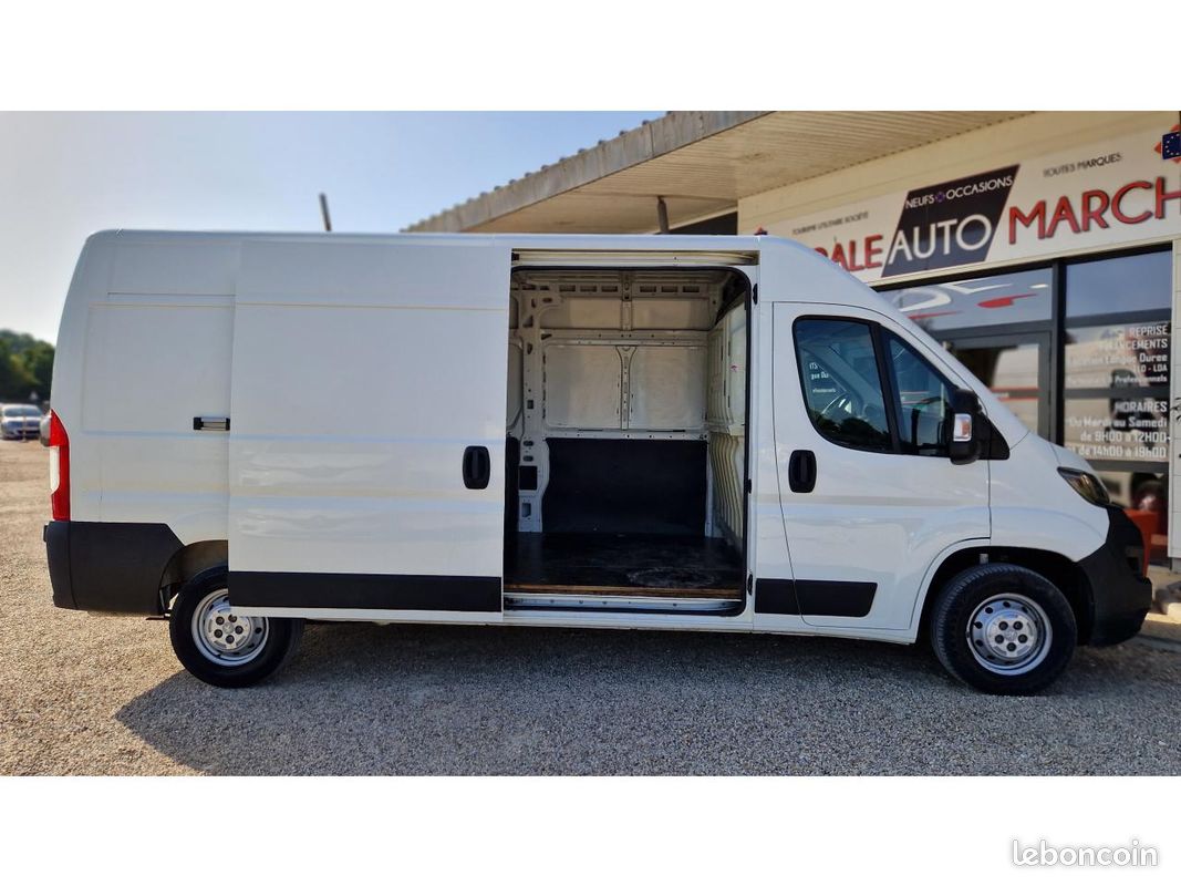 PEUGEOT BOXER Premium 333 L3H2 2.2 BlueHDi S&S - 140 (image 15)