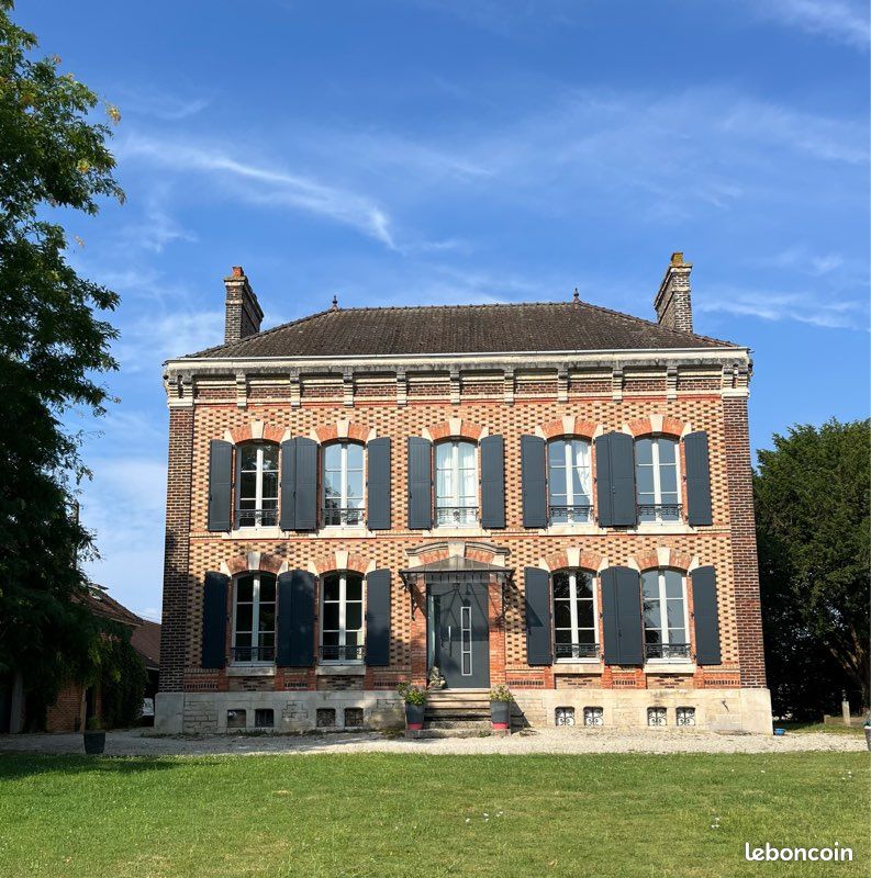 Maison 6 pièces 325 m² · à Lusigny-sur-Barse · 325 m² · 748 000 €