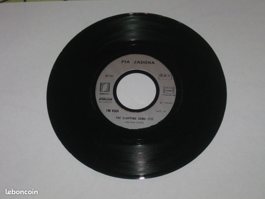 Pia Zadora – The Clapping Song / How'd You Get Me This Way 45 Tours (image 4)
