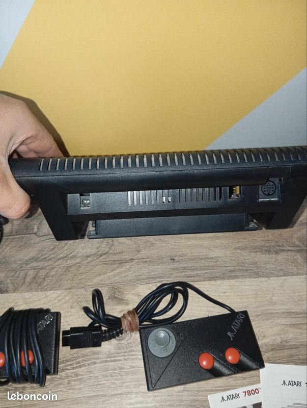 Atari 7800 en boîte avec câble secteur et 1 manette 129,90