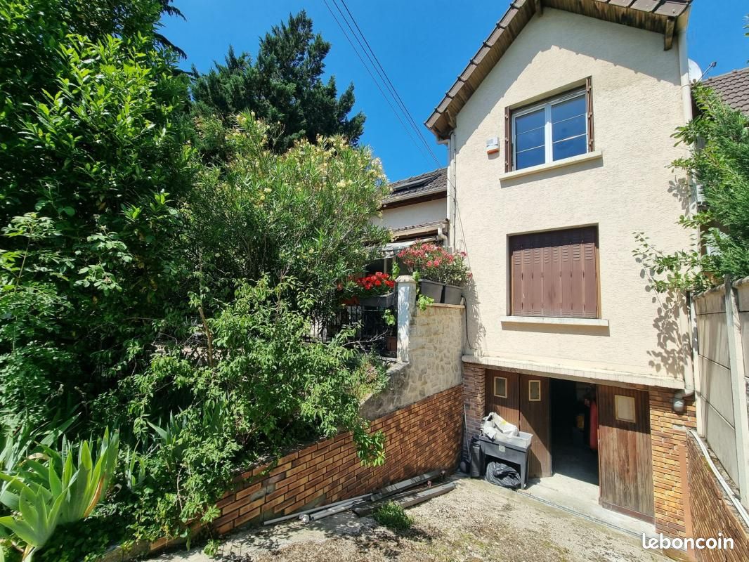 Maison 5 pièces 102 m² · à Saint-Denis · 102 m² · 379 000 €