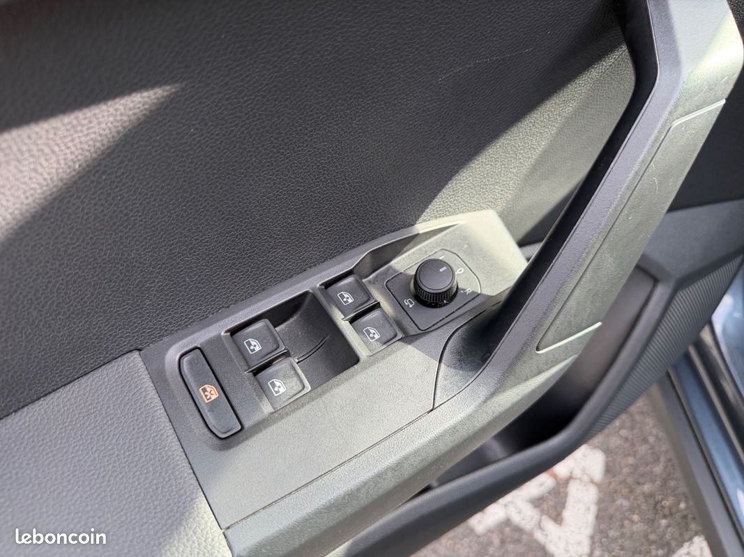 SEAT Arona 1.0 TSI 95 ch Start/Stop BVM5 Copa (image 24)