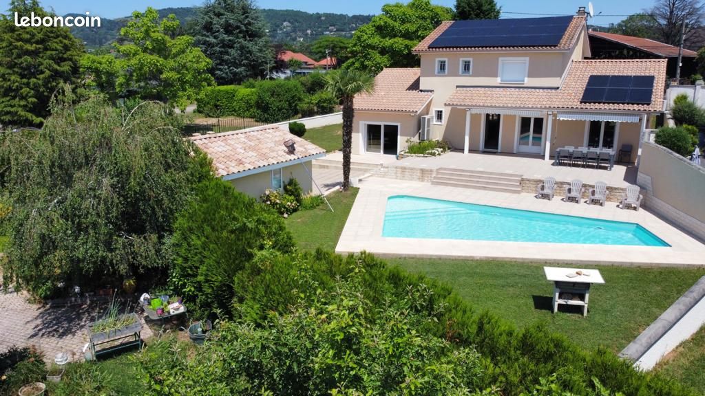 Maison 6 pièces 199 m² · à Limonest · 199 m² · 740 600 €