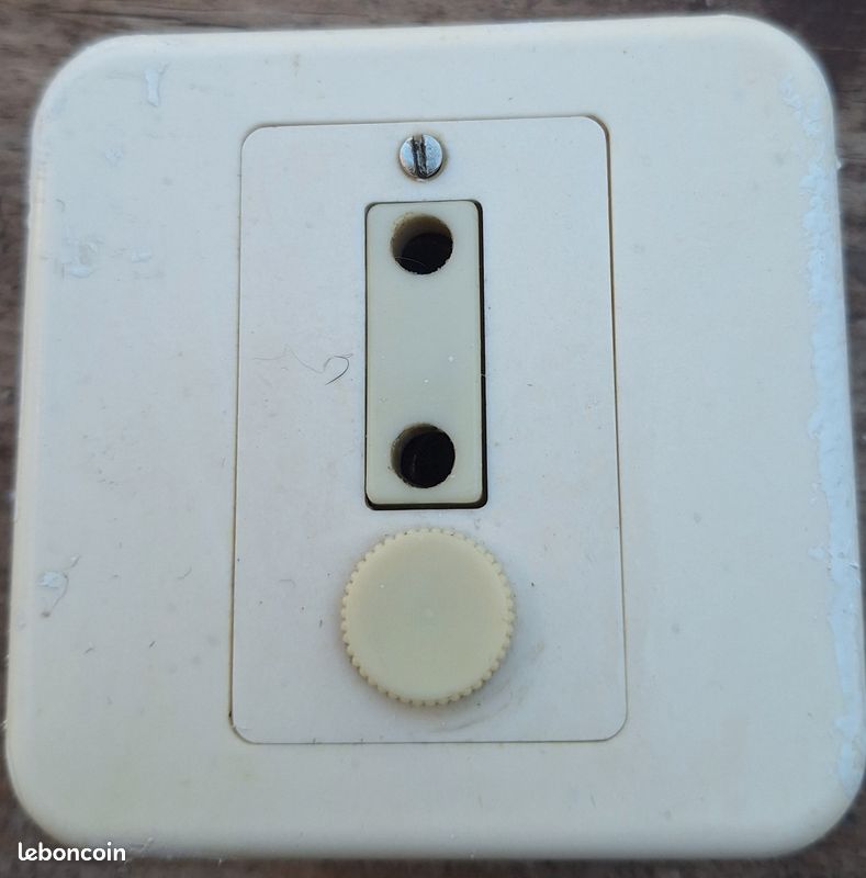 Prise électrique vintage Legrand (image 1)