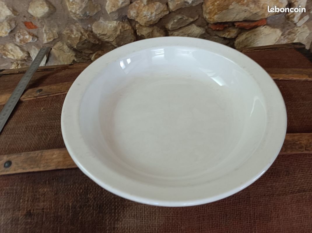 Plat rond creux en faïence couleur crème Digoin Sarreguemines (image 2)
