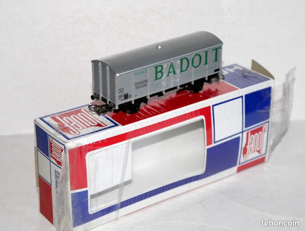Fourgon à bagages, SNCF, Dd2ai, Vert 301, marquage UIC, feux fin de convoi - Models World 30317