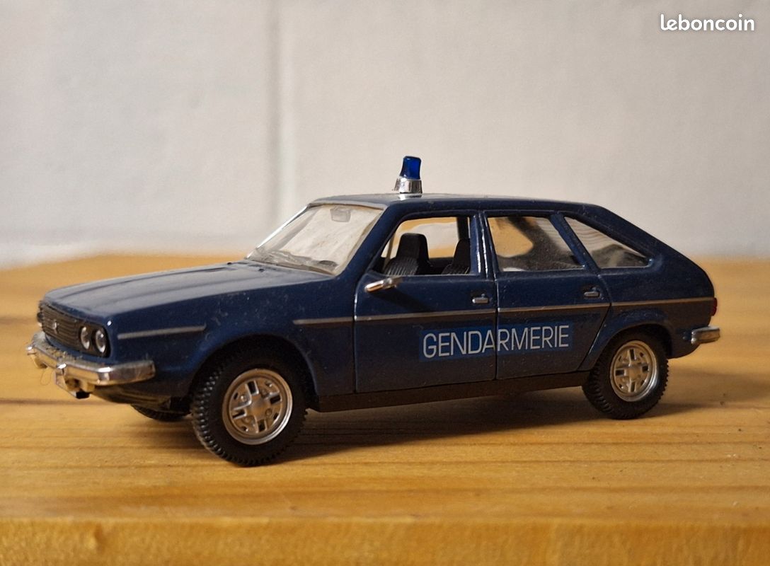 Miniature Norev SB 1/43 – Renault 30 Pompiers Morbihan – Modifié