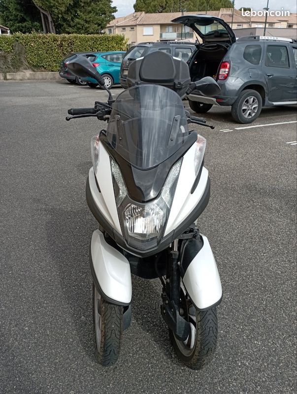 Scooter tricity (image 1)