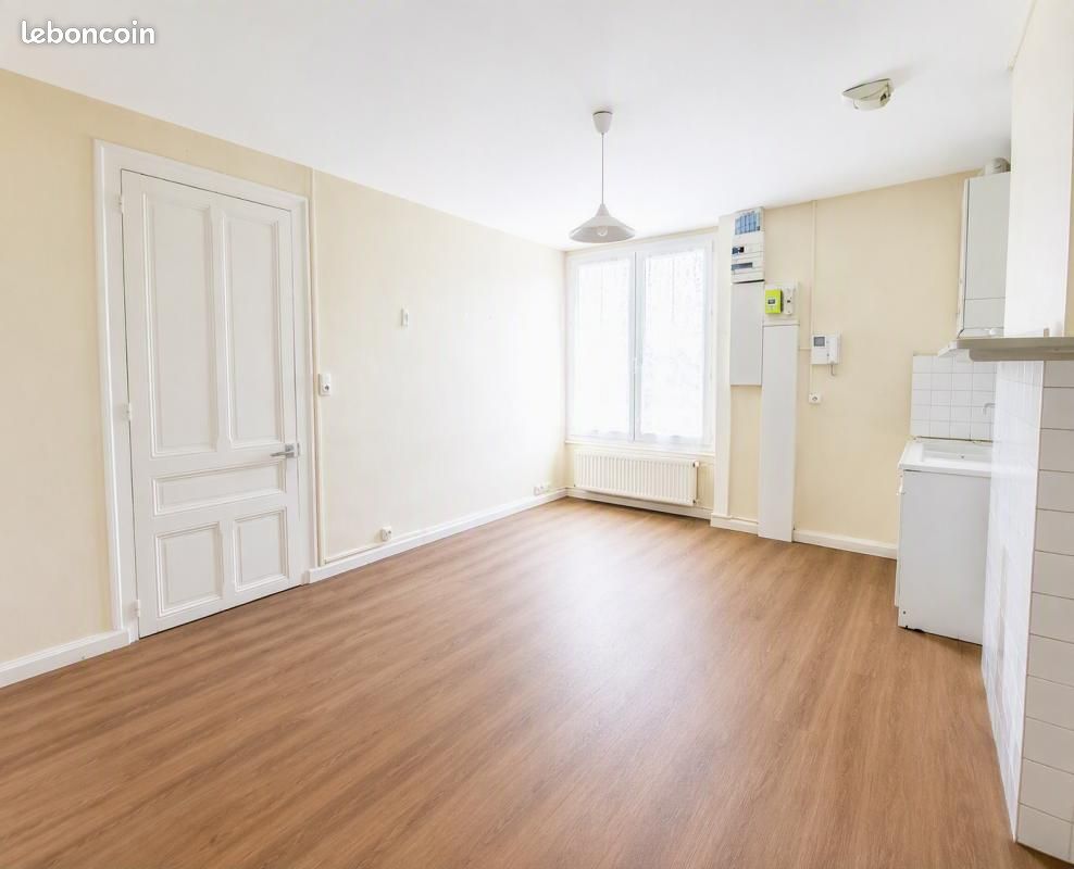 Appartement 1 pièce 38 m² · à Saint-Genest-Lerpt · 38 m² · 298 €/mois