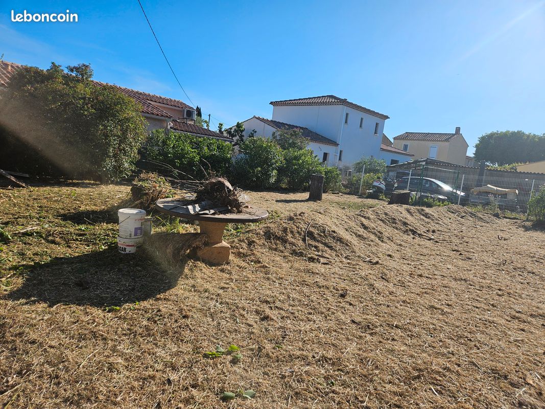 Terrain constructible · à La Crau · 205 000 €