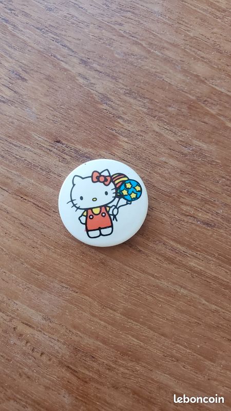 2 broches badges Hello Kitty vintage années 1990 (image 5)