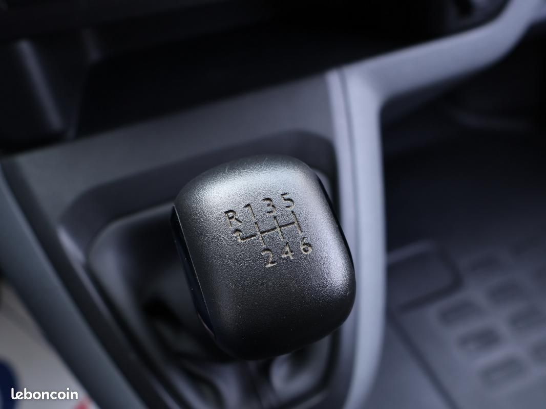 Peugeot Expert FOURGON FGN TOLE STANDARD BLUEHDI 145 S&S BVM6 PREMIUM (image 24)