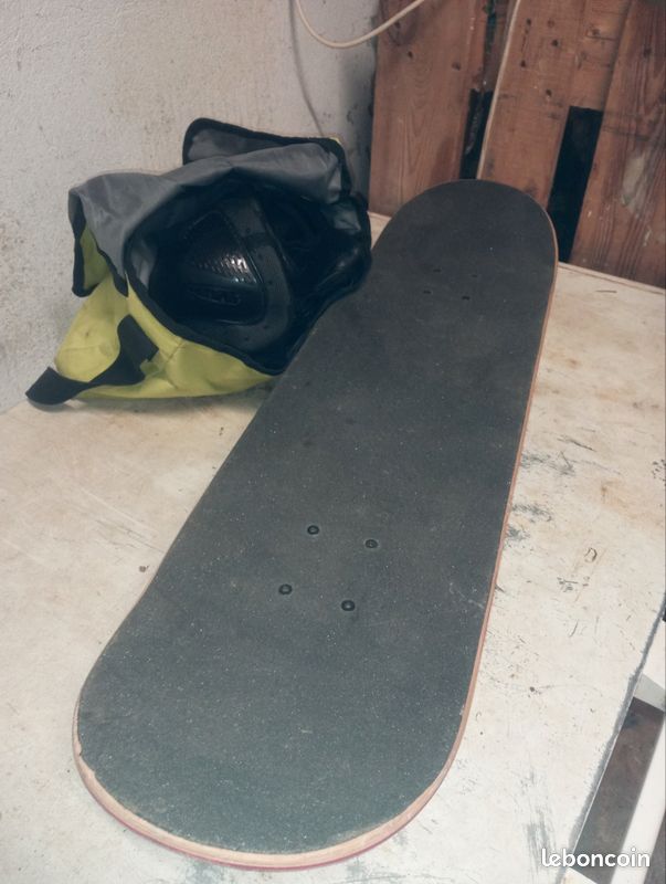 Skateboard Oxelo Complet Noir - Très Bon état, Peu Utilisé - Protections Incluses