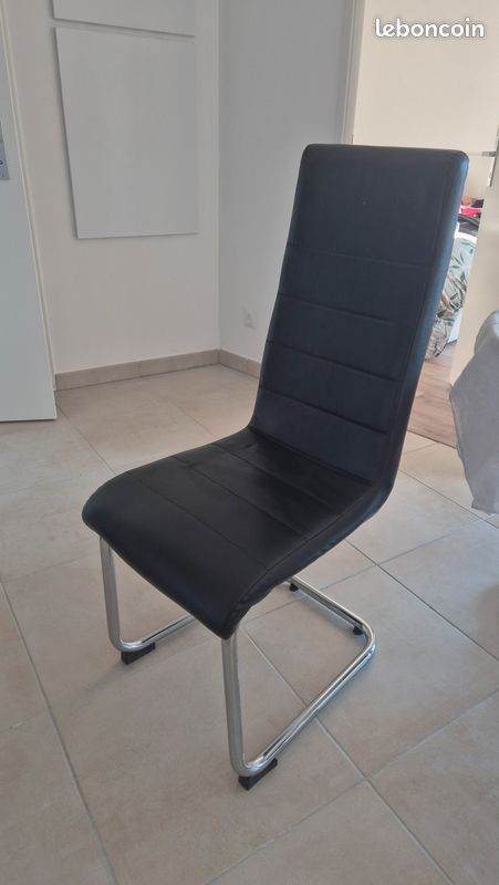 À vendre : Lot de 2 chaises de cuisine – blanches et noires (image 7)