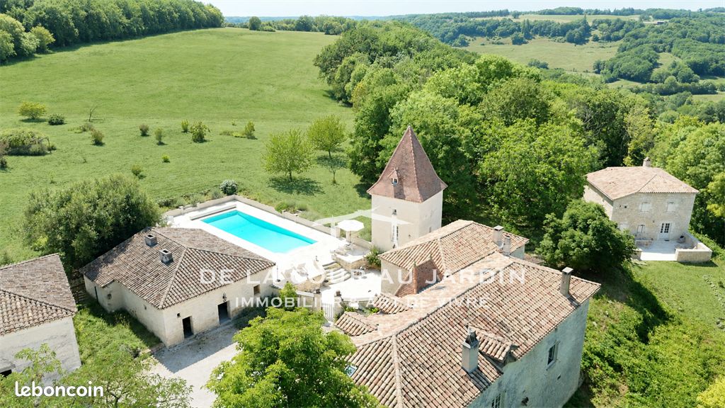Maison 12 pièces 480 m² · à Roquecor · 480 m² · 1 649 000 €