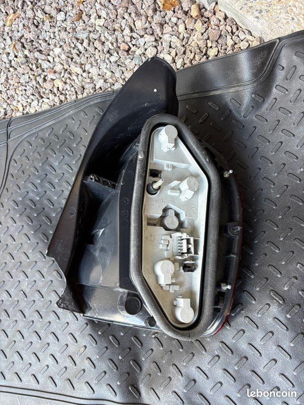 Feu arrière Renault, modus ou Grand modus référence 8200658411R (image 2)