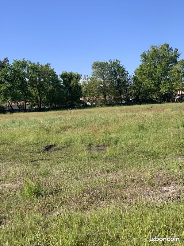 Terrain à bâtir de 405 m² à SALLES (33) · 125 000 €