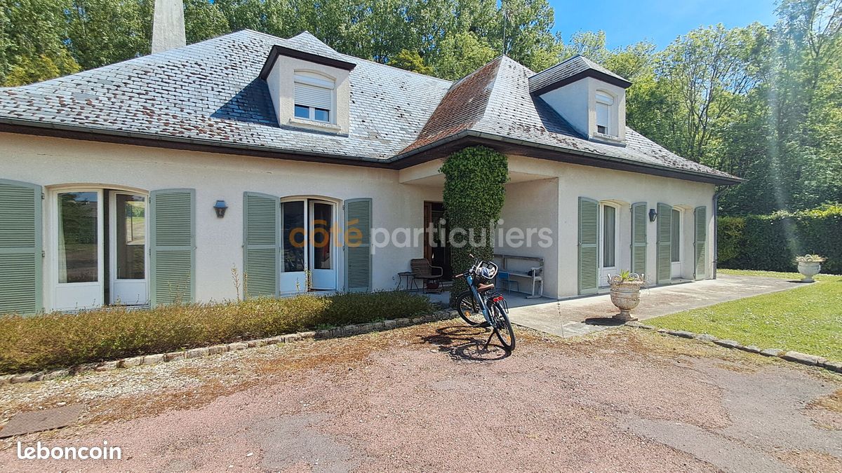 Villa 8 pièces 230 m² (image 1)