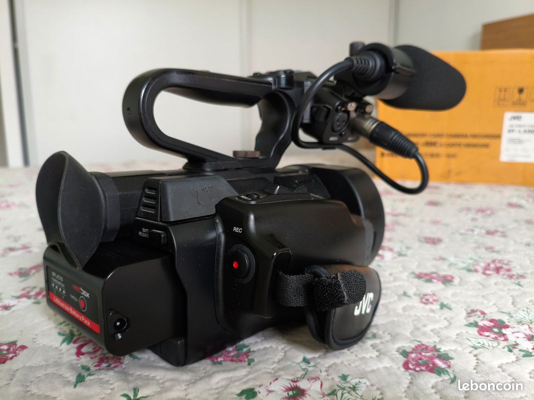 Caméra JVC GY LS-300 4K Super 35 Kipon EF-MFT AF Photo, audio