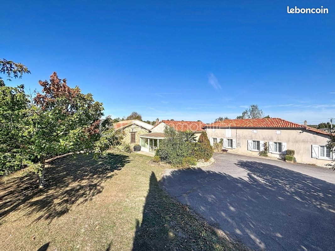 Immeuble 7 pièces 195 m² · à Bressuire · 195 m² · 353 000 €