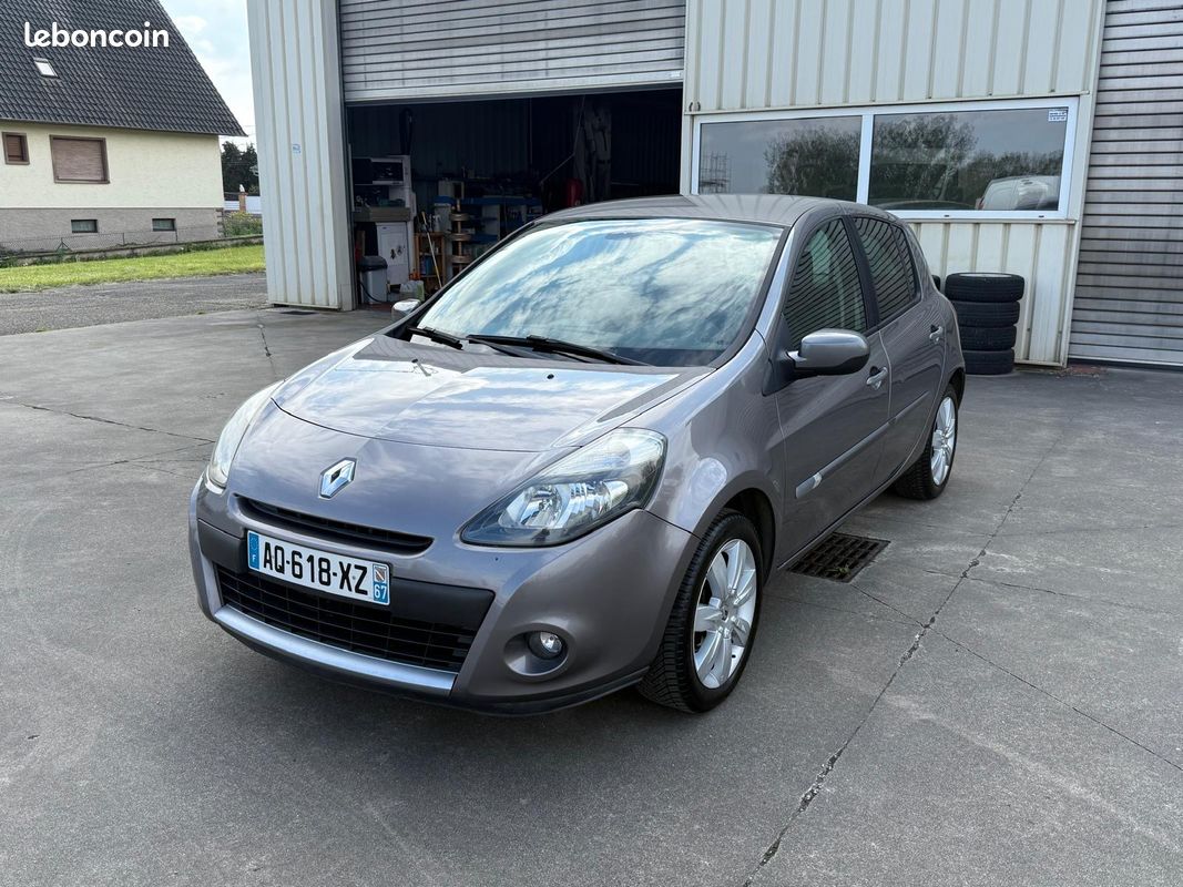RENAULT Clio III 5 Portes Phase 2 1.5 dCi 85 cv (image 2)