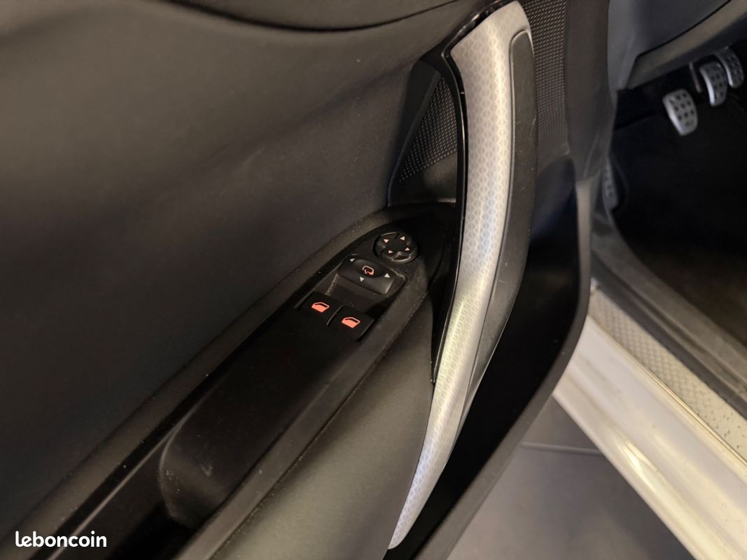 Ds ds 4 1.6 thp 210 sport chic start & stop / caméra de recul (image 29)