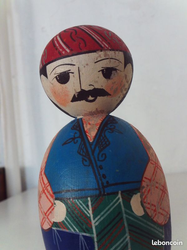 Petit bonhomme en bois peint 12cm (image 2)