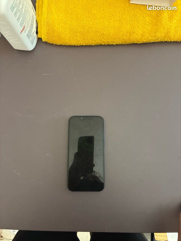 IPhone 13 en parfait état (image 2)