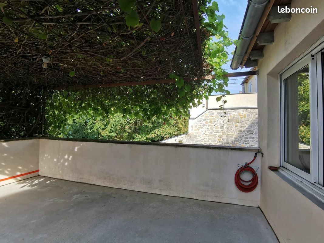 Appartement 4 pièces 119 m² · à Villeneuve-de-Berg · 119 m² · 180 000 €