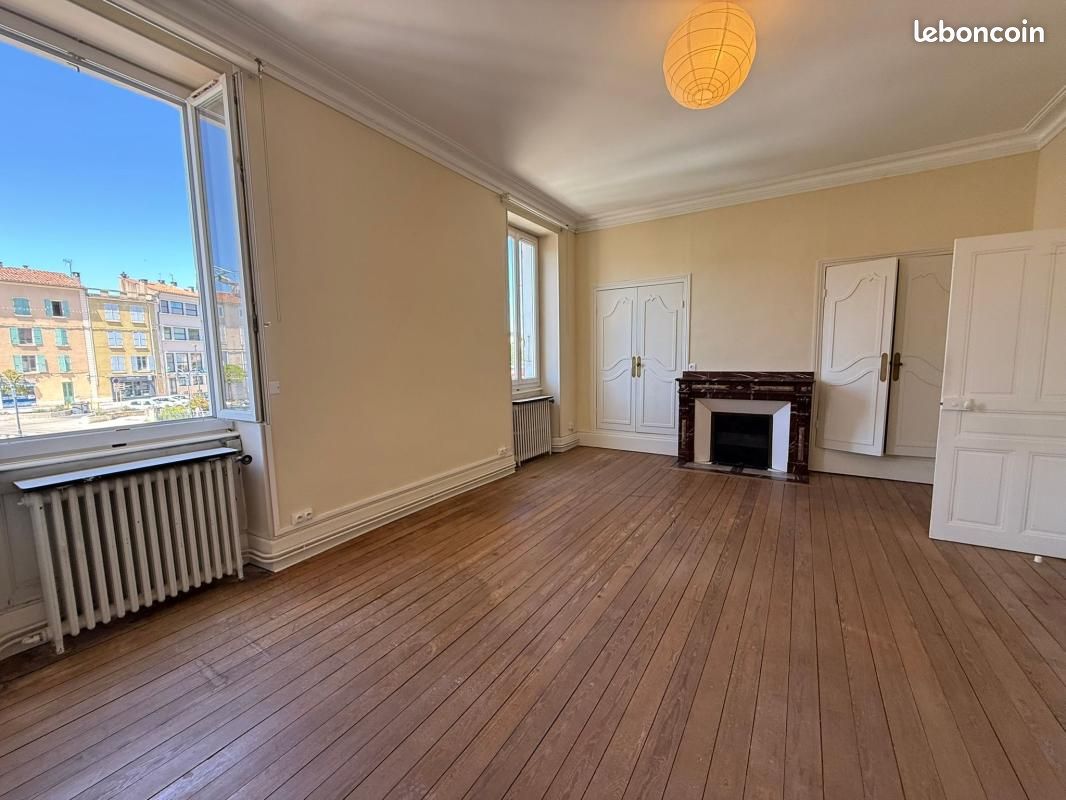 Appartement 4 pièces 144 m² · à Castres · 144 m² · 900 €