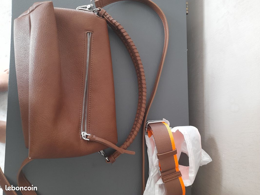 Sac à main DESIGUAL camel Accessoires Bagagerie